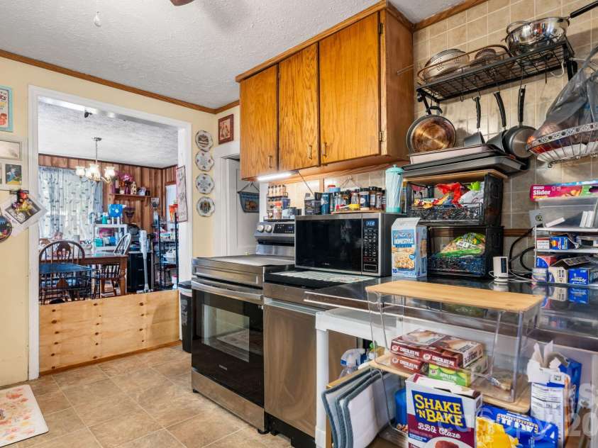 2504 Brentwood Circle, Lenoir, NC 28645.  MLS# CAR4406132, YatesRealty ID 39888. 