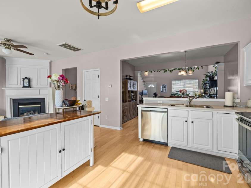 8216 Gossomer Bay Drive, Charlotte, NC 28270.  MLS# CAR4349414, YatesRealty ID 3989. 