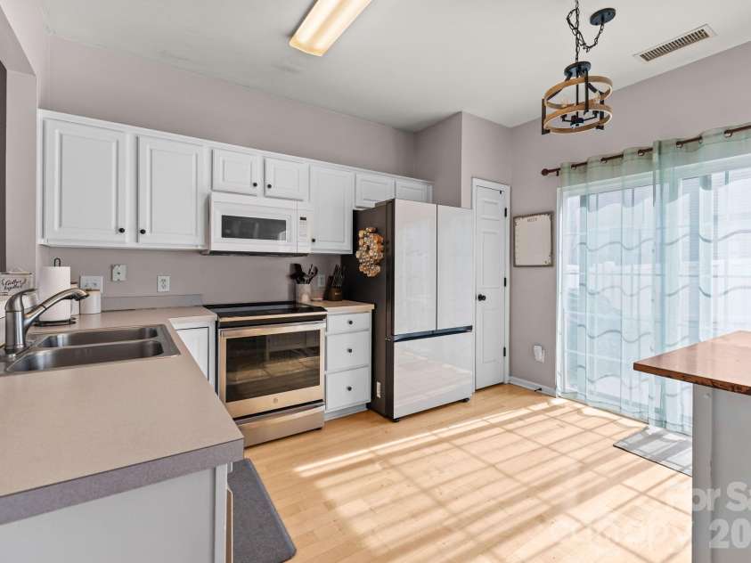 8216 Gossomer Bay Drive, Charlotte, NC 28270.  MLS# CAR4349414, YatesRealty ID 3989. 