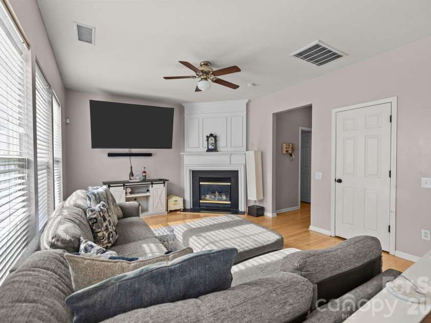 8216 Gossomer Bay Drive, Charlotte, NC 28270.  MLS# CAR4349414, YatesRealty ID 3989. 