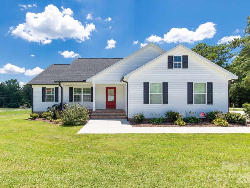 2507 Bill Thompson Road, Lancaster, SC 29720.  MLS# CAR4405022, YatesRealty ID 39890. 
