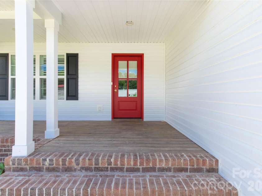 2507 Bill Thompson Road, Lancaster, SC 29720.  MLS# CAR4405022, YatesRealty ID 39890. 
