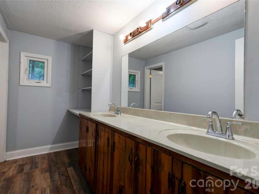 1726 Metcalf Road, Shelby, NC 28150.  MLS# CAR4392526, YatesRealty ID 39892. Bathroom 2