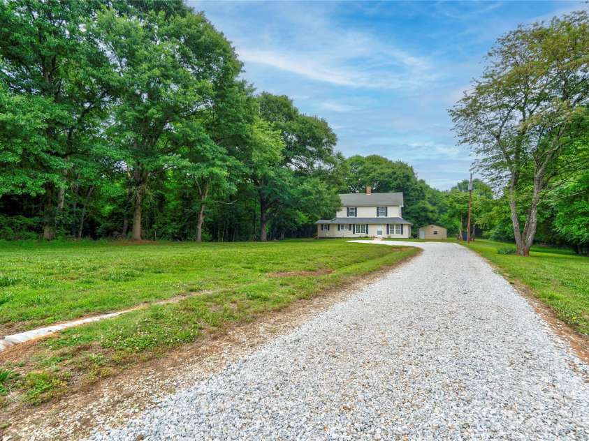 1726 Metcalf Road, Shelby, NC 28150.  MLS# CAR4392526, YatesRealty ID 39892. Driveway