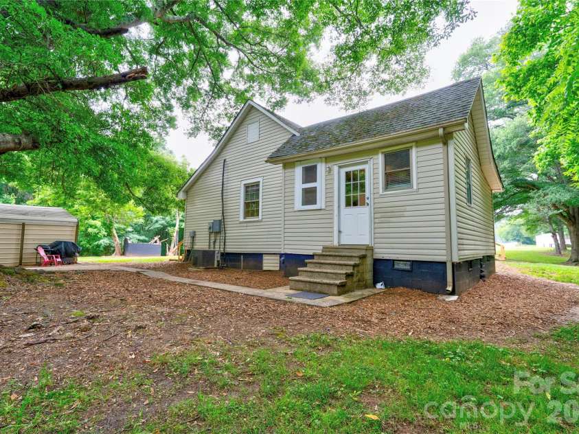 1726 Metcalf Road, Shelby, NC 28150.  MLS# CAR4392526, YatesRealty ID 39892. Side