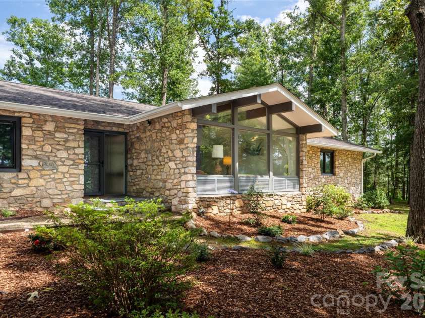 24 Amherst Road, Biltmore Forest, NC 28803.  MLS# CAR4394304, YatesRealty ID 39893. 