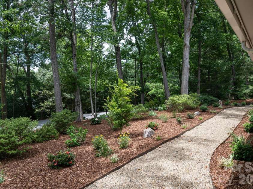 24 Amherst Road, Biltmore Forest, NC 28803.  MLS# CAR4394304, YatesRealty ID 39893. 