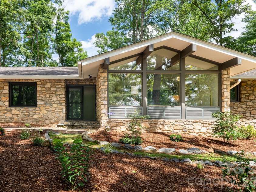24 Amherst Road, Biltmore Forest, NC 28803.  MLS# CAR4394304, YatesRealty ID 39893. 