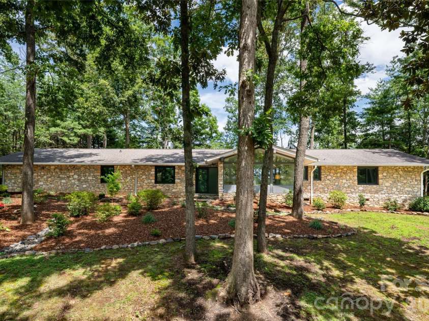 24 Amherst Road, Biltmore Forest, NC 28803.  MLS# CAR4394304, YatesRealty ID 39893. 