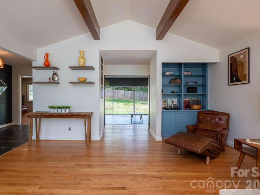 24 Amherst Road, Biltmore Forest, NC 28803.  MLS# CAR4394304, YatesRealty ID 39893. 