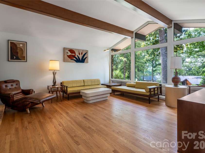 24 Amherst Road, Biltmore Forest, NC 28803.  MLS# CAR4394304, YatesRealty ID 39893. 