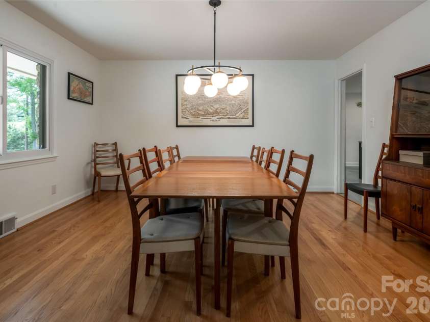 24 Amherst Road, Biltmore Forest, NC 28803.  MLS# CAR4394304, YatesRealty ID 39893. 