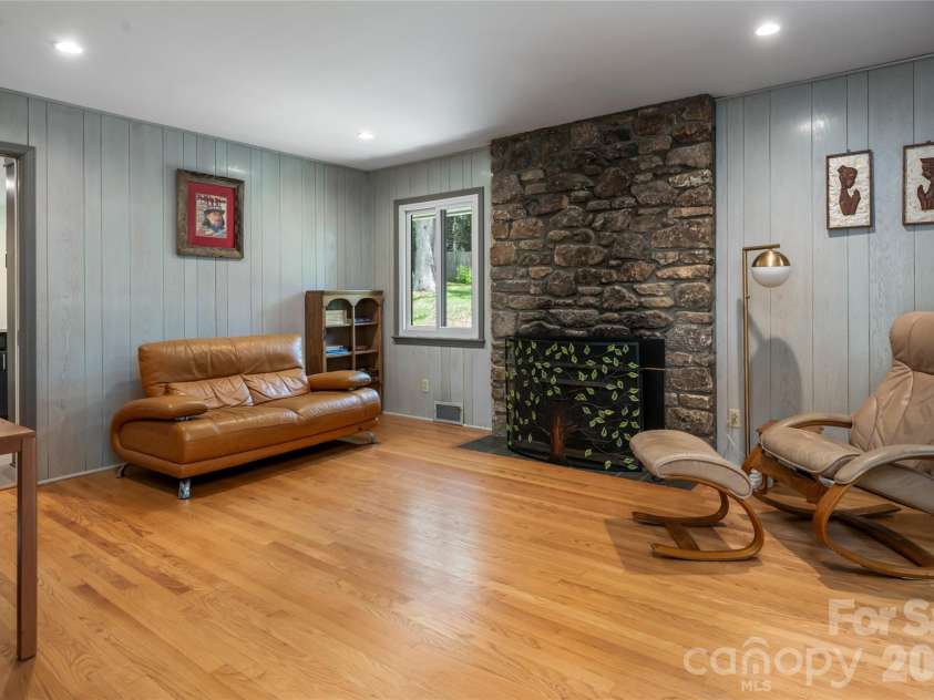 24 Amherst Road, Biltmore Forest, NC 28803.  MLS# CAR4394304, YatesRealty ID 39893. 