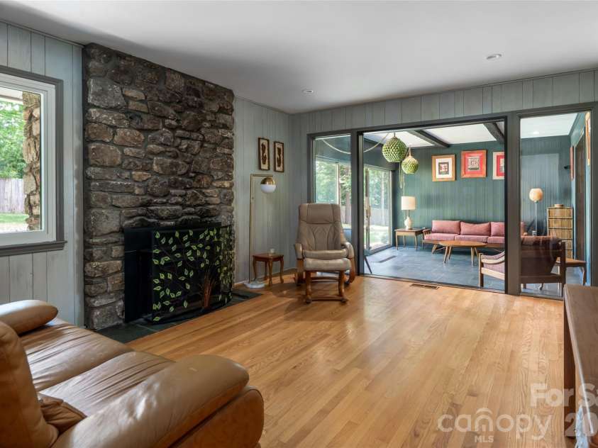 24 Amherst Road, Biltmore Forest, NC 28803.  MLS# CAR4394304, YatesRealty ID 39893. 