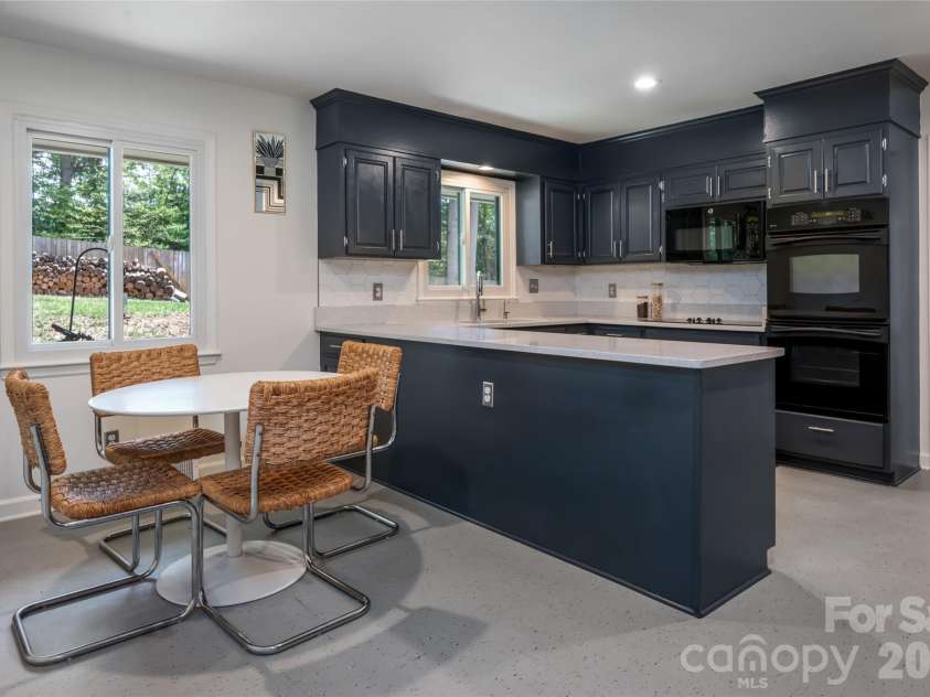 24 Amherst Road, Biltmore Forest, NC 28803.  MLS# CAR4394304, YatesRealty ID 39893. 