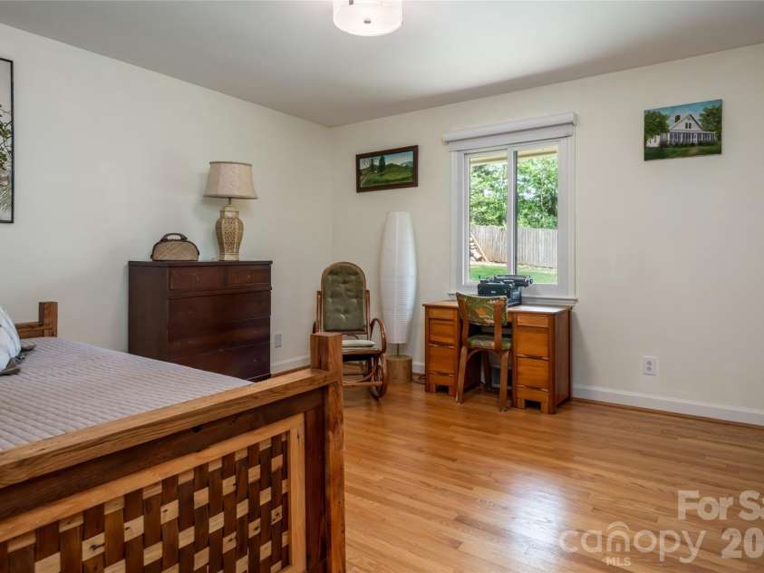 24 Amherst Road, Biltmore Forest, NC 28803.  MLS# CAR4394304, YatesRealty ID 39893. 