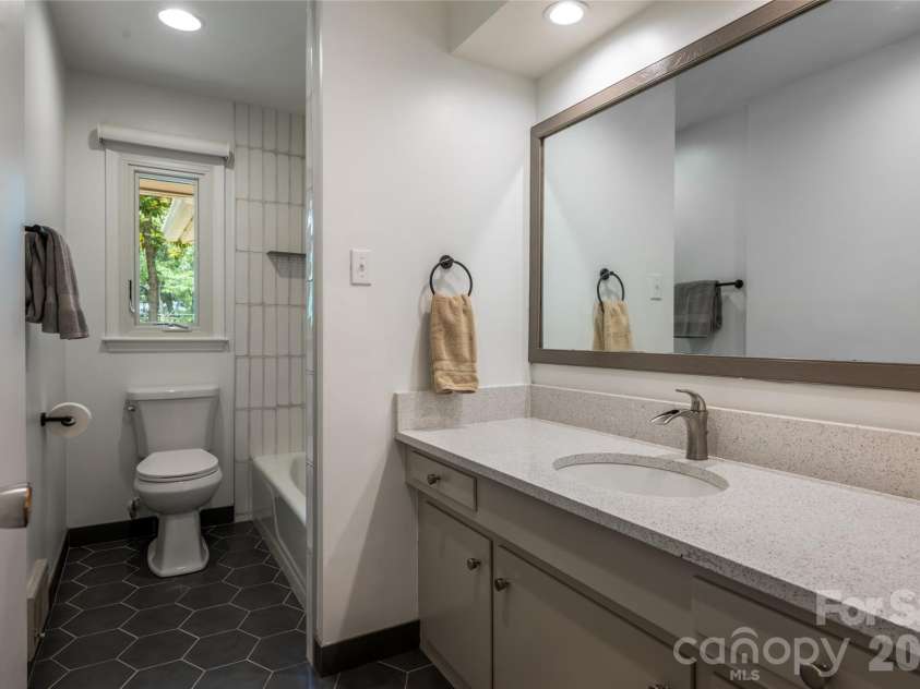 24 Amherst Road, Biltmore Forest, NC 28803.  MLS# CAR4394304, YatesRealty ID 39893. 