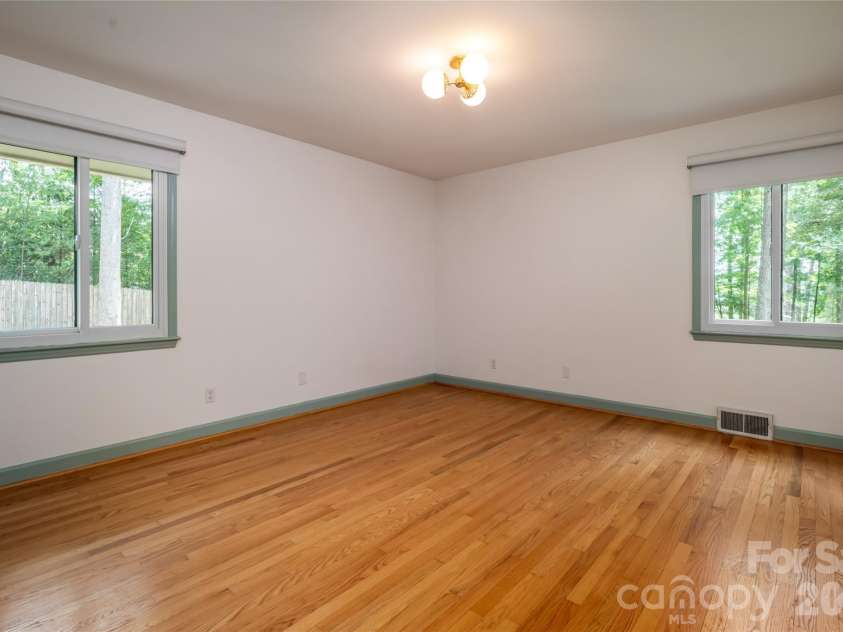 24 Amherst Road, Biltmore Forest, NC 28803.  MLS# CAR4394304, YatesRealty ID 39893. 