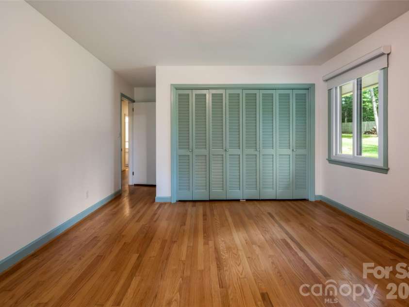 24 Amherst Road, Biltmore Forest, NC 28803.  MLS# CAR4394304, YatesRealty ID 39893. 