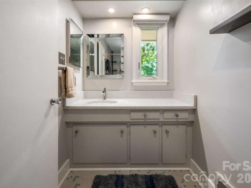 24 Amherst Road, Biltmore Forest, NC 28803.  MLS# CAR4394304, YatesRealty ID 39893. 