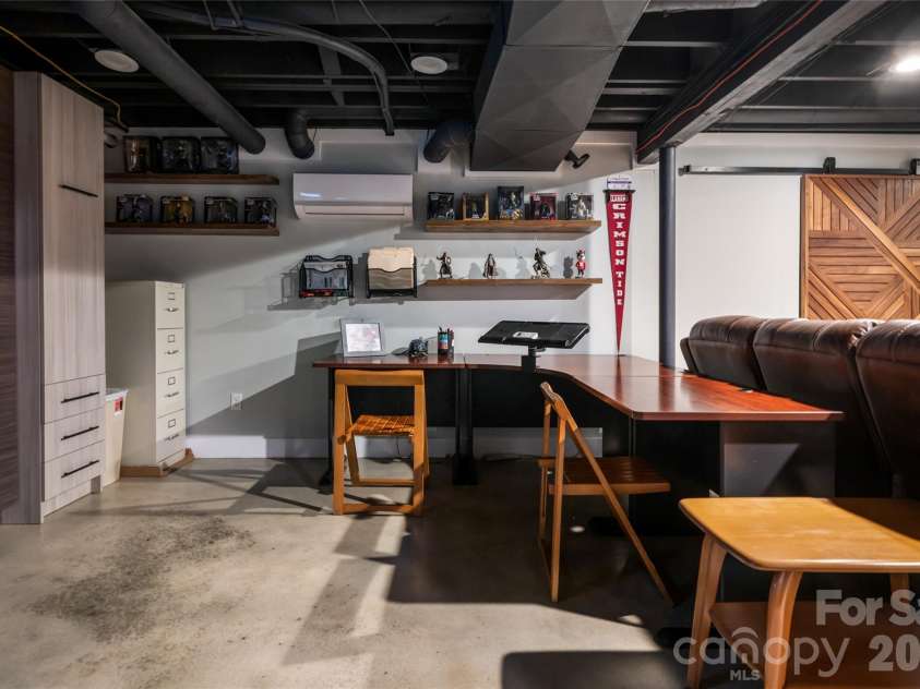 24 Amherst Road, Biltmore Forest, NC 28803.  MLS# CAR4394304, YatesRealty ID 39893. 