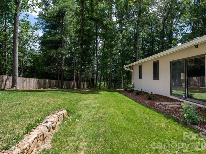 24 Amherst Road, Biltmore Forest, NC 28803.  MLS# CAR4394304, YatesRealty ID 39893. 