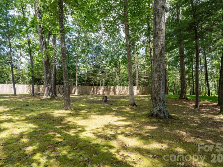24 Amherst Road, Biltmore Forest, NC 28803.  MLS# CAR4394304, YatesRealty ID 39893. 