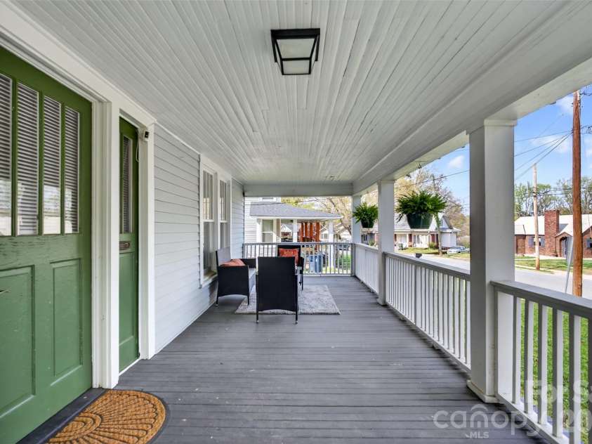 610 Westside Drive, Lexington, NC 27292.  MLS# CAR4394670, YatesRealty ID 39894. 