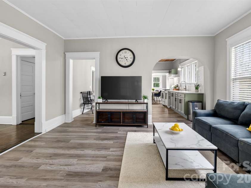 610 Westside Drive, Lexington, NC 27292.  MLS# CAR4394670, YatesRealty ID 39894. 