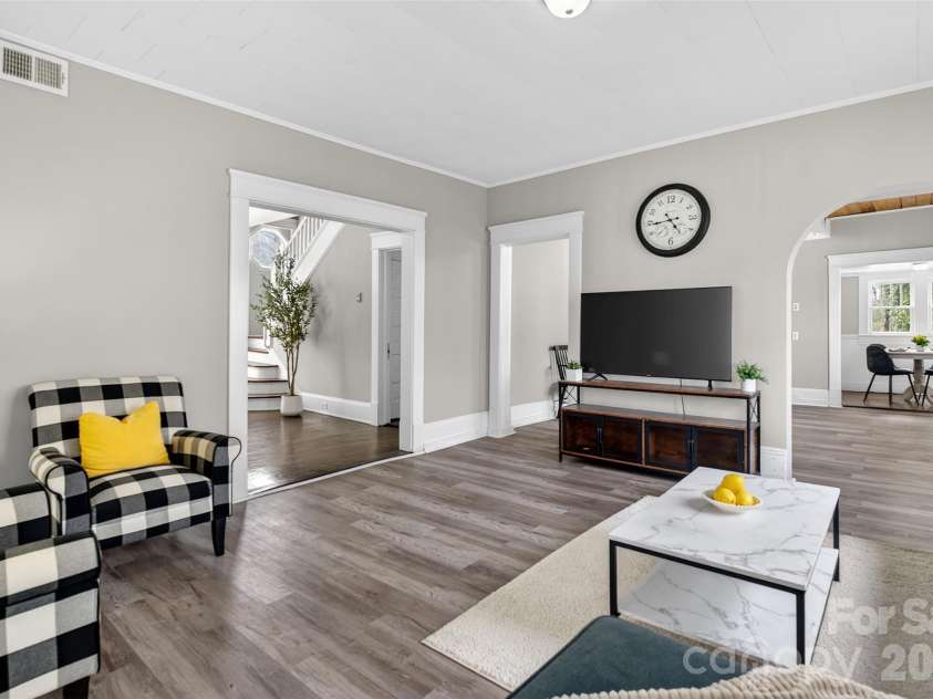 610 Westside Drive, Lexington, NC 27292.  MLS# CAR4394670, YatesRealty ID 39894. 