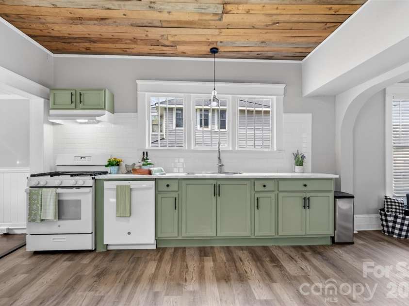 610 Westside Drive, Lexington, NC 27292.  MLS# CAR4394670, YatesRealty ID 39894. 
