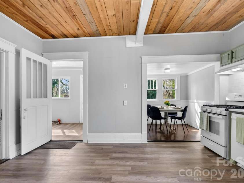610 Westside Drive, Lexington, NC 27292.  MLS# CAR4394670, YatesRealty ID 39894. 