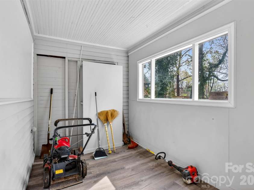 610 Westside Drive, Lexington, NC 27292.  MLS# CAR4394670, YatesRealty ID 39894. 