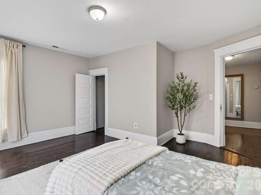 610 Westside Drive, Lexington, NC 27292.  MLS# CAR4394670, YatesRealty ID 39894. 