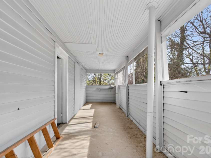 610 Westside Drive, Lexington, NC 27292.  MLS# CAR4394670, YatesRealty ID 39894. 