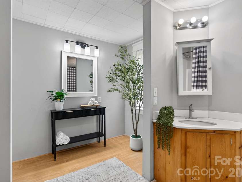 610 Westside Drive, Lexington, NC 27292.  MLS# CAR4394670, YatesRealty ID 39894. 