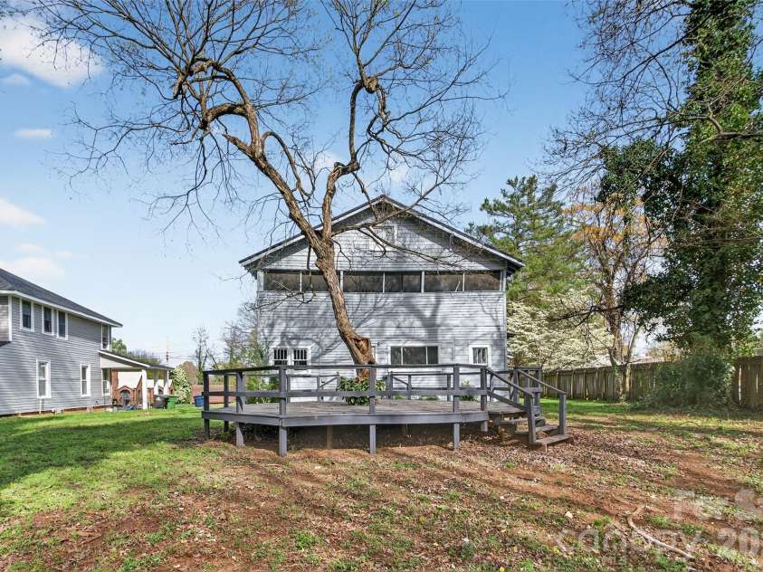 610 Westside Drive, Lexington, NC 27292.  MLS# CAR4394670, YatesRealty ID 39894. 