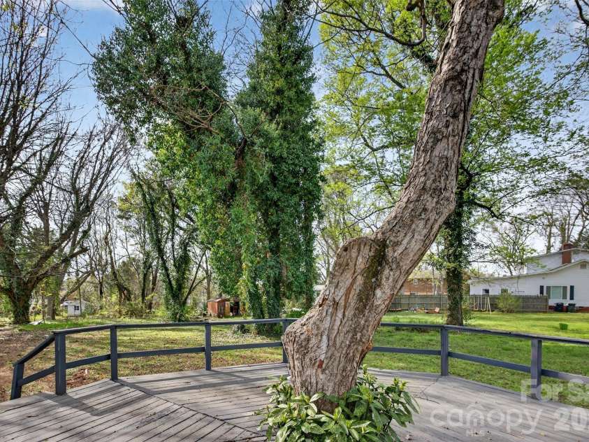 610 Westside Drive, Lexington, NC 27292.  MLS# CAR4394670, YatesRealty ID 39894. 