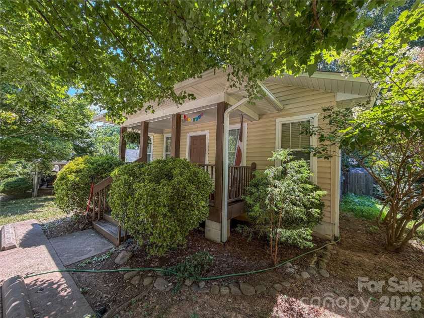 5 Springmill Drive, Asheville, NC 28806.  MLS# CAR4401361, YatesRealty ID 39898. 