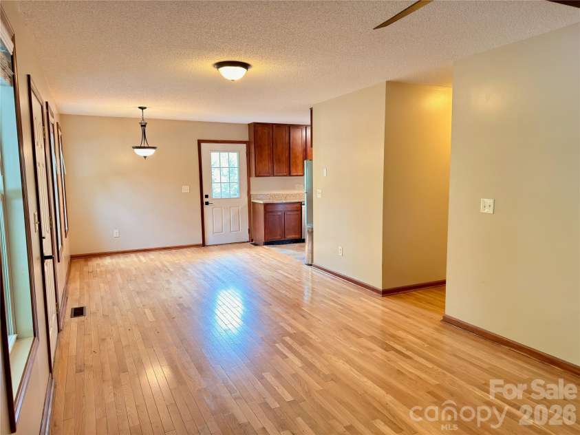 5 Springmill Drive, Asheville, NC 28806.  MLS# CAR4401361, YatesRealty ID 39898. 