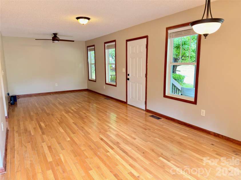 5 Springmill Drive, Asheville, NC 28806.  MLS# CAR4401361, YatesRealty ID 39898. 