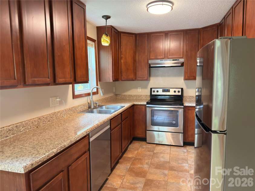 5 Springmill Drive, Asheville, NC 28806.  MLS# CAR4401361, YatesRealty ID 39898. 