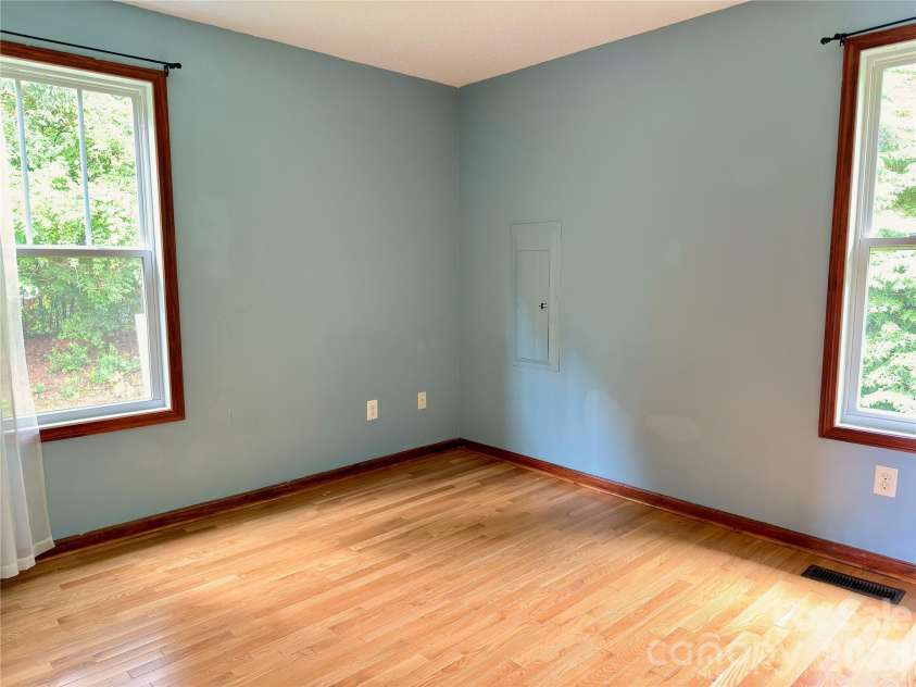 5 Springmill Drive, Asheville, NC 28806.  MLS# CAR4401361, YatesRealty ID 39898. 
