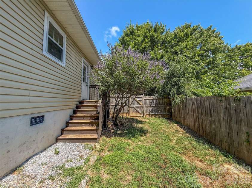 5 Springmill Drive, Asheville, NC 28806.  MLS# CAR4401361, YatesRealty ID 39898. 