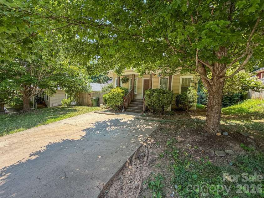 5 Springmill Drive, Asheville, NC 28806.  MLS# CAR4401361, YatesRealty ID 39898. 