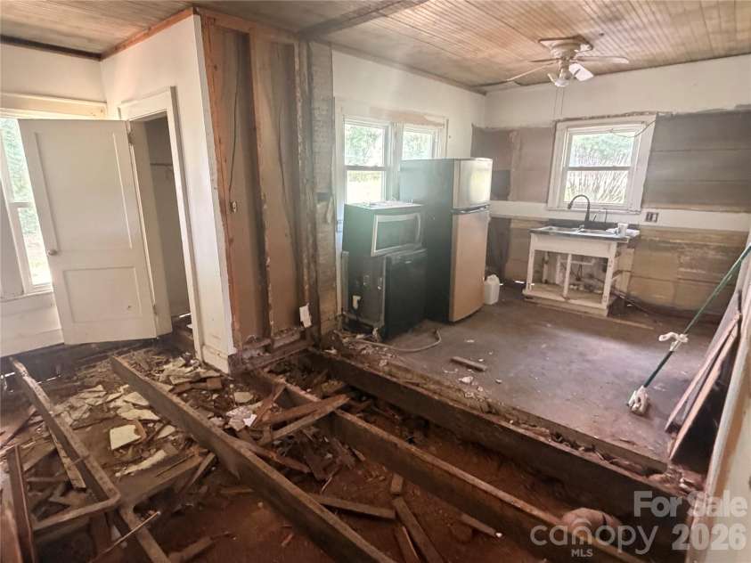 405 Park Avenue, Drexel, NC 28655.  MLS# CAR4407405, YatesRealty ID 39899. 