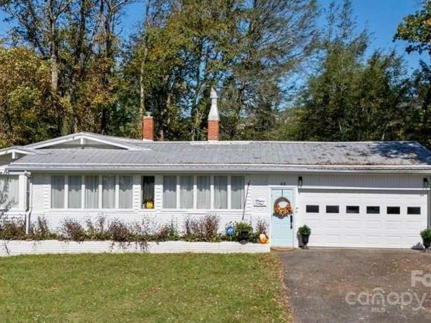 44 Hemlock Avenue, Spruce Pine, NC 28777.  MLS# CAR4315441, YatesRealty ID 399. 