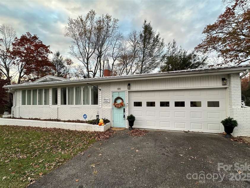 44 Hemlock Avenue, Spruce Pine, NC 28777.  MLS# CAR4315441, YatesRealty ID 399. 