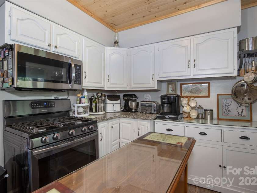 44 Hemlock Avenue, Spruce Pine, NC 28777.  MLS# CAR4315441, YatesRealty ID 399. 