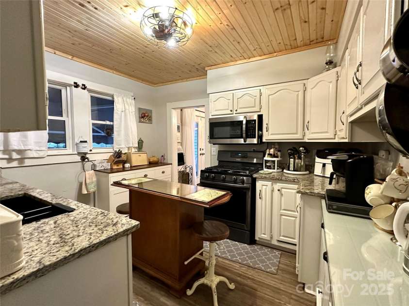 44 Hemlock Avenue, Spruce Pine, NC 28777.  MLS# CAR4315441, YatesRealty ID 399. 